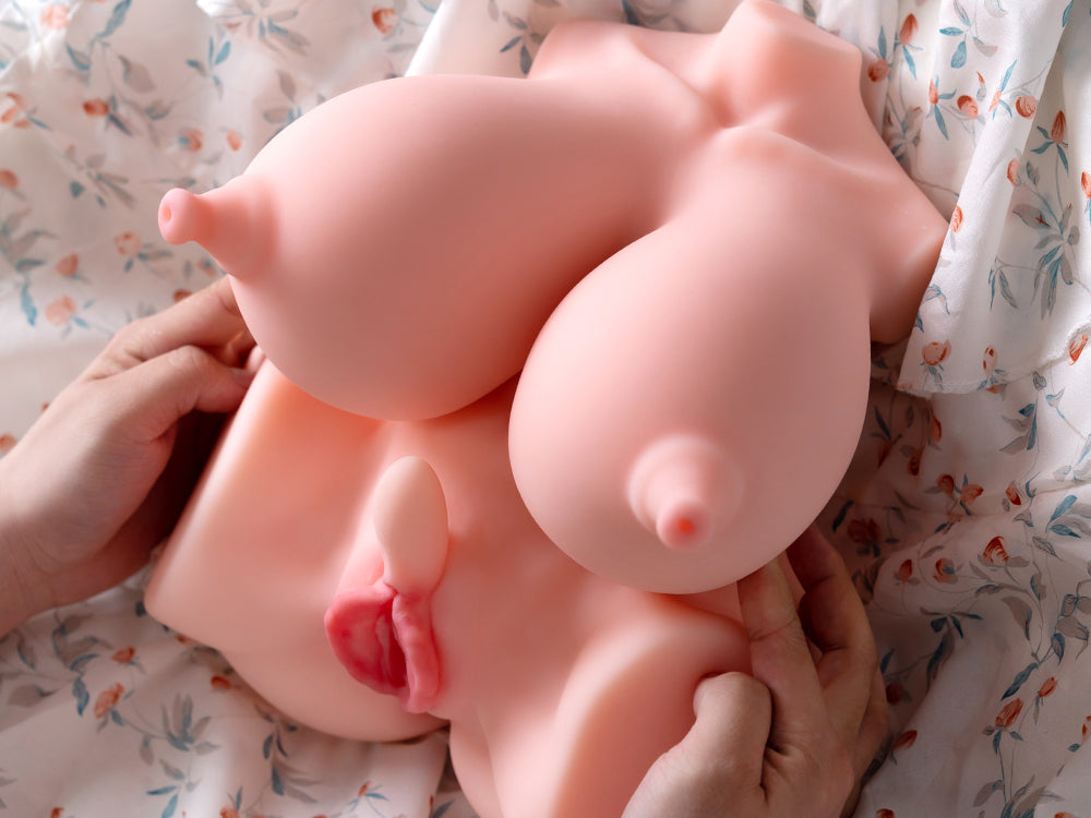 Juli: Big Clit Doll Hentai Torso Sex Toy